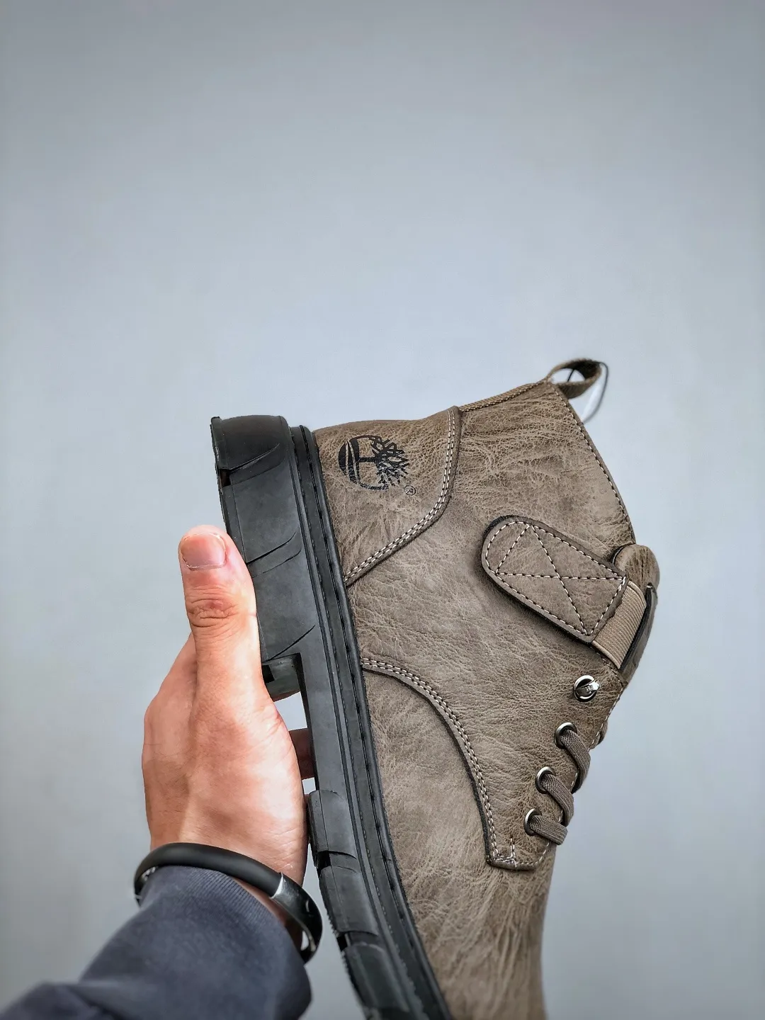 💰 480 Timberland Timberland/Timberland classic 25ss new high-top, classic re-creation, brand new upgrade, Guangdong factory quality, original box and original packaging. The fabric is made of Italian top frosted cowhide, with anti-odor and anti-corrosion genuine leather latex insoles to give you a perfect wearing experience. High-quality and durable, a must-have for sportsmen. Specializes in not looking handsome. High-quality and first-class foot feel. Exclusive supply. Size: 38-44